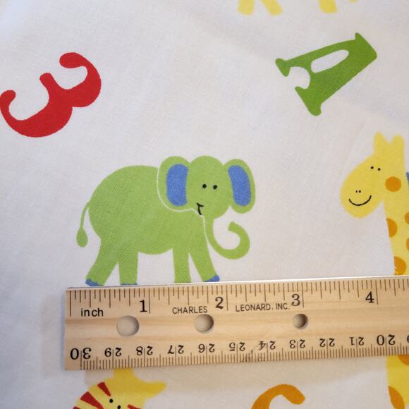 Cotton Fabric ABC 123 Animal Print 28x43 Nursery Quilting Cut Unbranded Kidcore - Picture 11 of 13